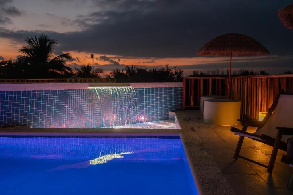 Mantra Hotel Boutique modern infinity pool Pacific sunset Puerto Escondido Mexico
