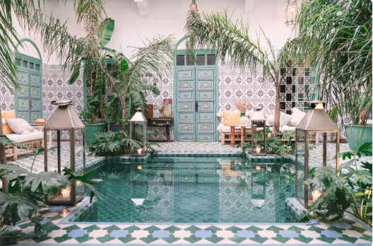 Riad BE Marrakech rooftop infinity plunge pool Atlas Mountains view Morocco